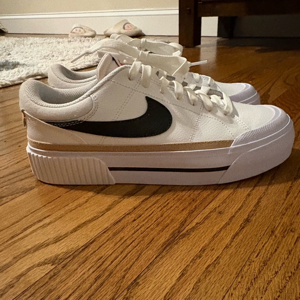 Nike Court Legacy Lift Sneakers
